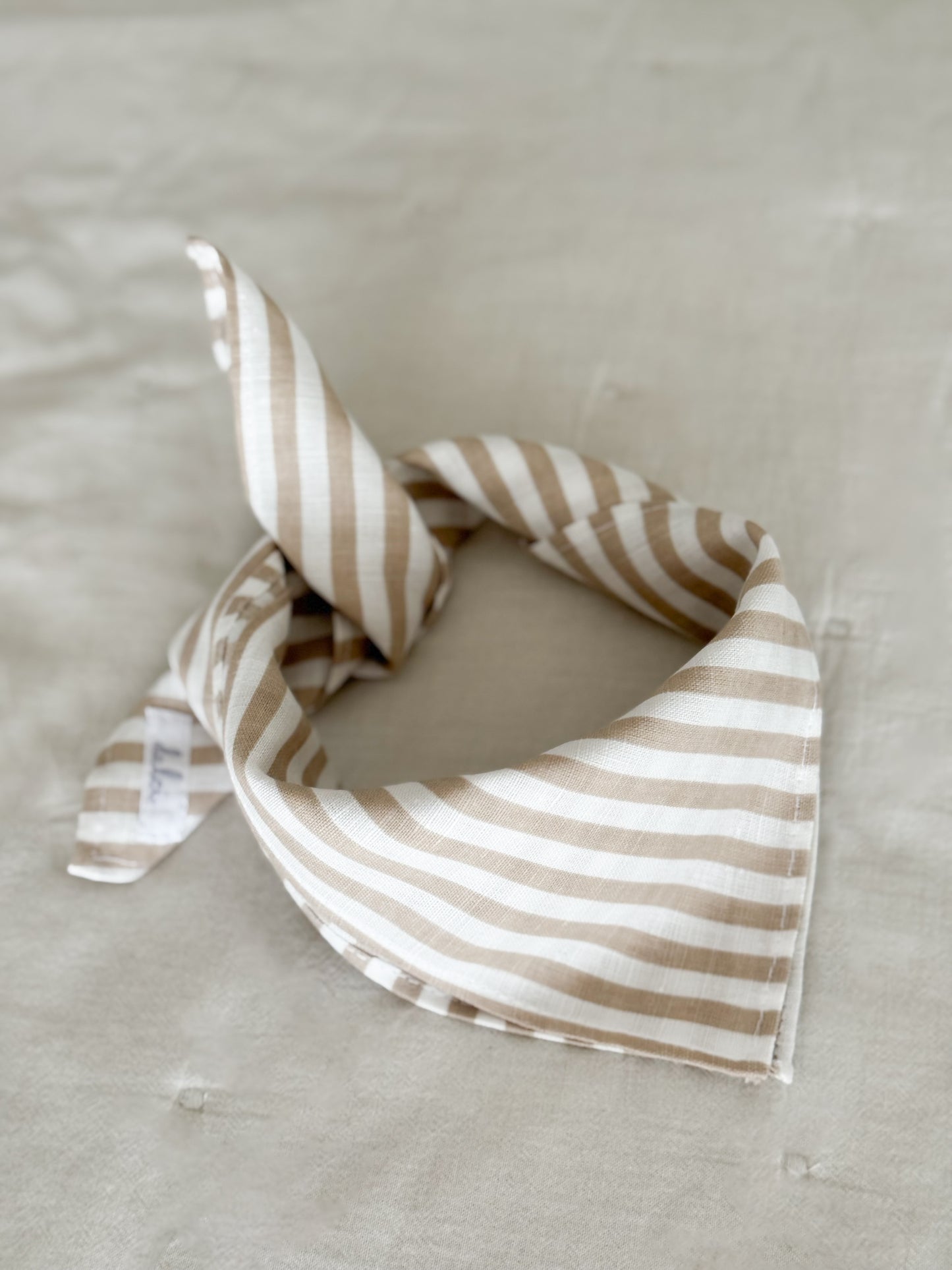 Bobbi scarf in beige striped linen