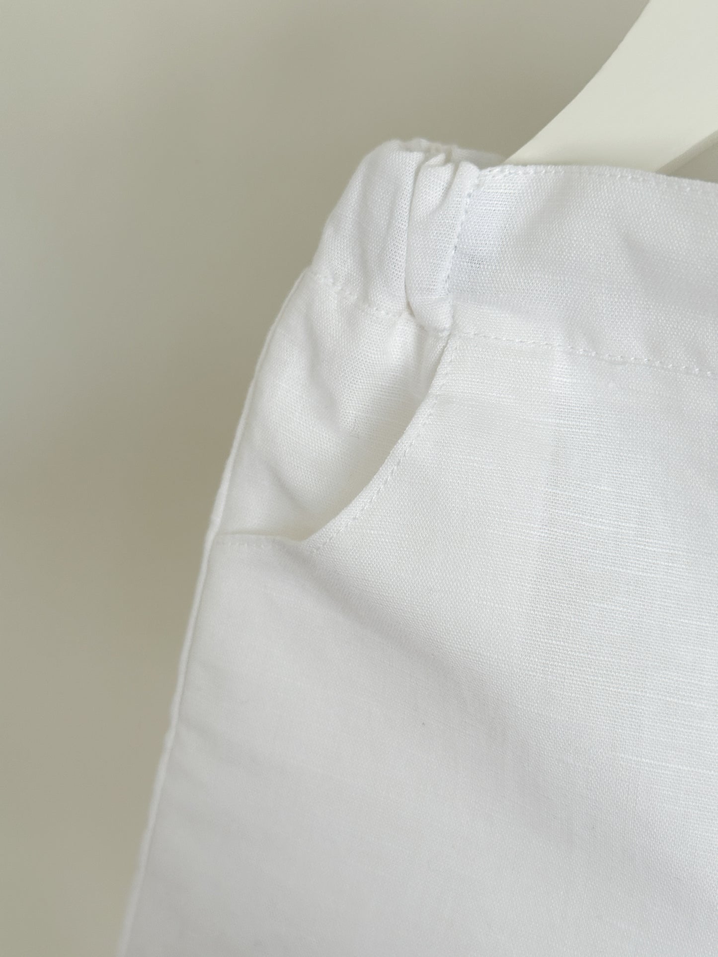 Noah shorts in white linen