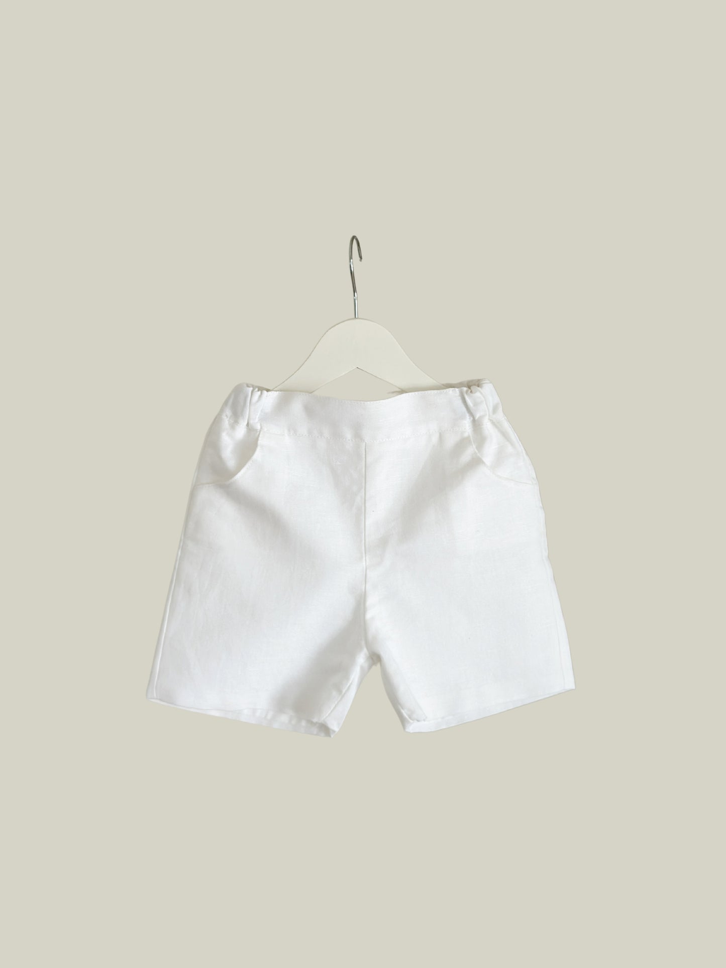 Noah shorts in white linen