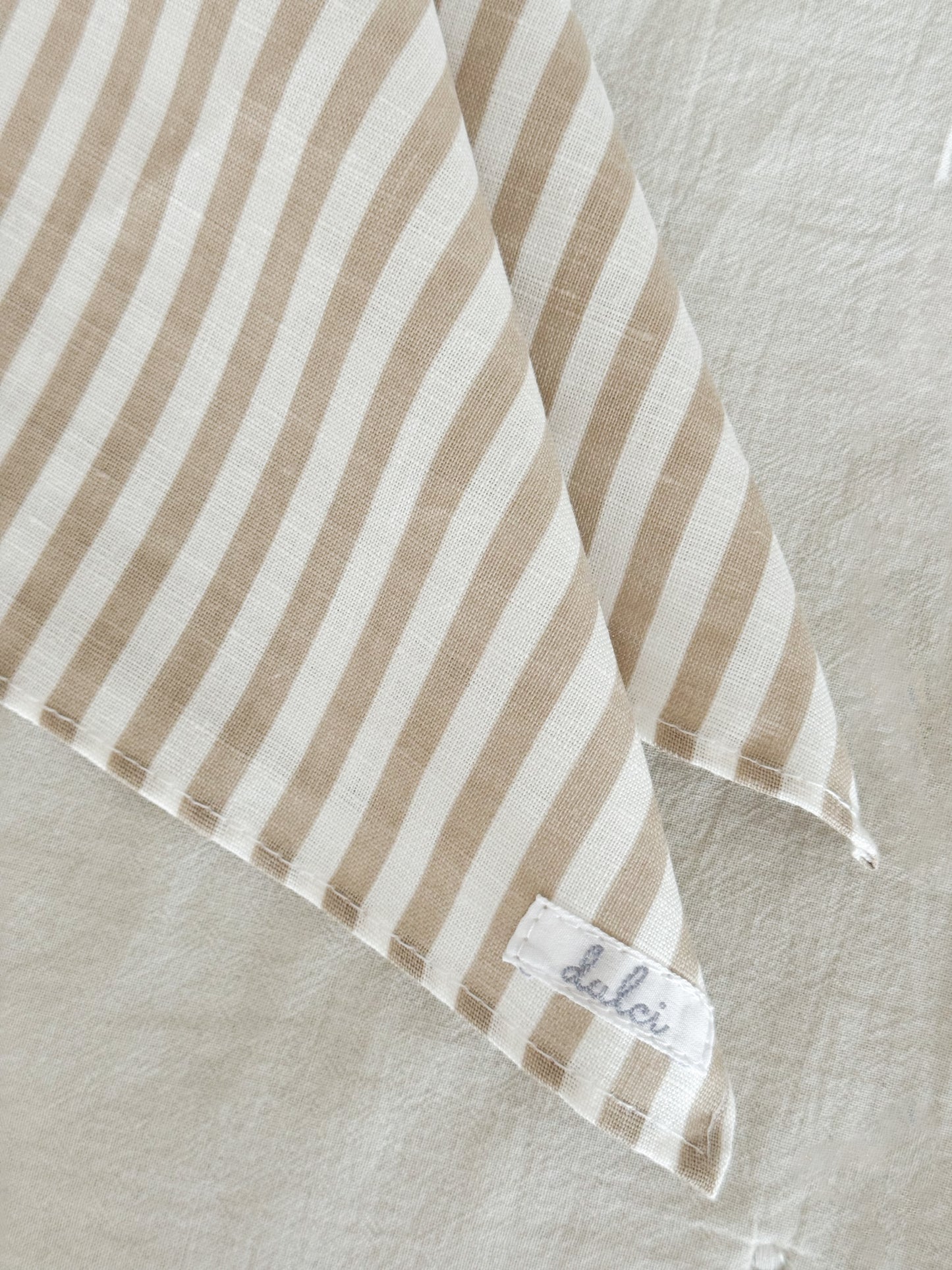 Bobbi scarf in beige striped linen